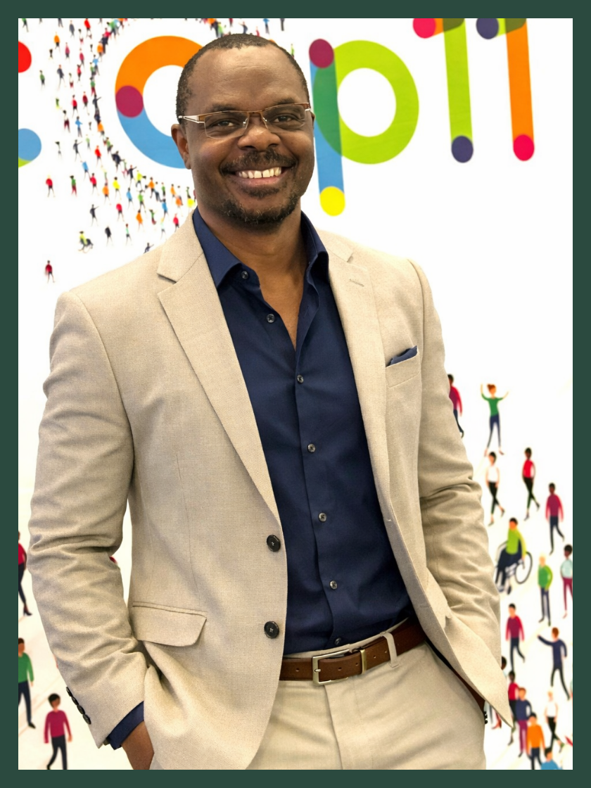 Portrait professionnel de Felix Tih, dynamic African man